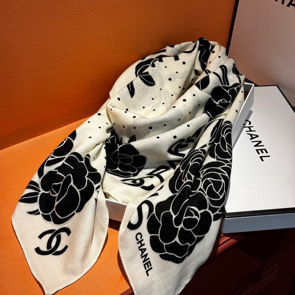 Chanel 140*140 Taiwanese printed silk scarf